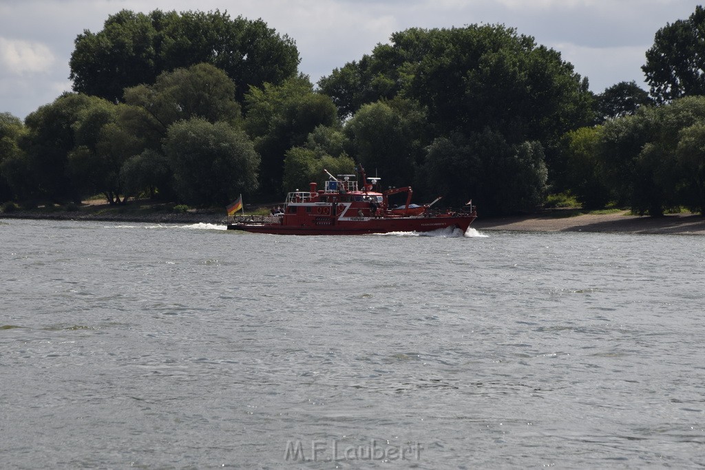 Uebung BF Taucher und Presse Koeln Zoobruecke Rhein P211.JPG - Miklos Laubert